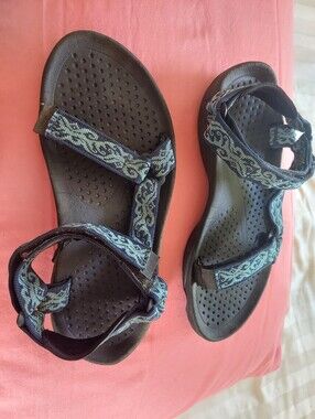 Women's Teva Hurricane Sandals Size 8